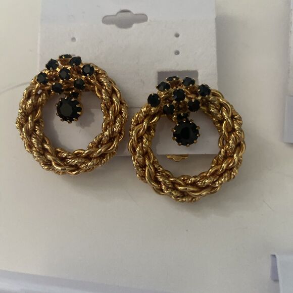 Vintage Clip On Earrings Set Of 4 Gold tone Holidays Birthdays Festive Gifts - Picture 2 of 6